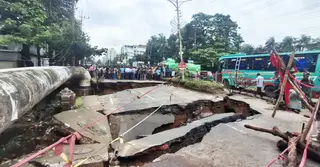 বৃষ্টির তোড়ে ভাঙলো শীতল ঝর্ণা খালের ব্রিজের একাংশ